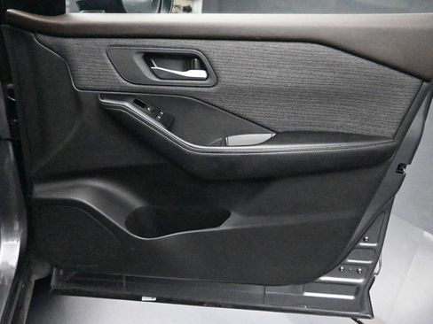 Used 2023 Nissan Rogue SV image 27