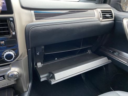 Used 2021 Lexus GX 460 Premium w/ Premium Package image 31