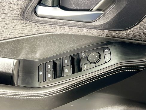 Used 2023 Nissan Rogue SV AWD/4WD image 16