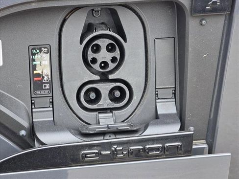 Used 2024 Audi Q8 e-tron Premium image 10