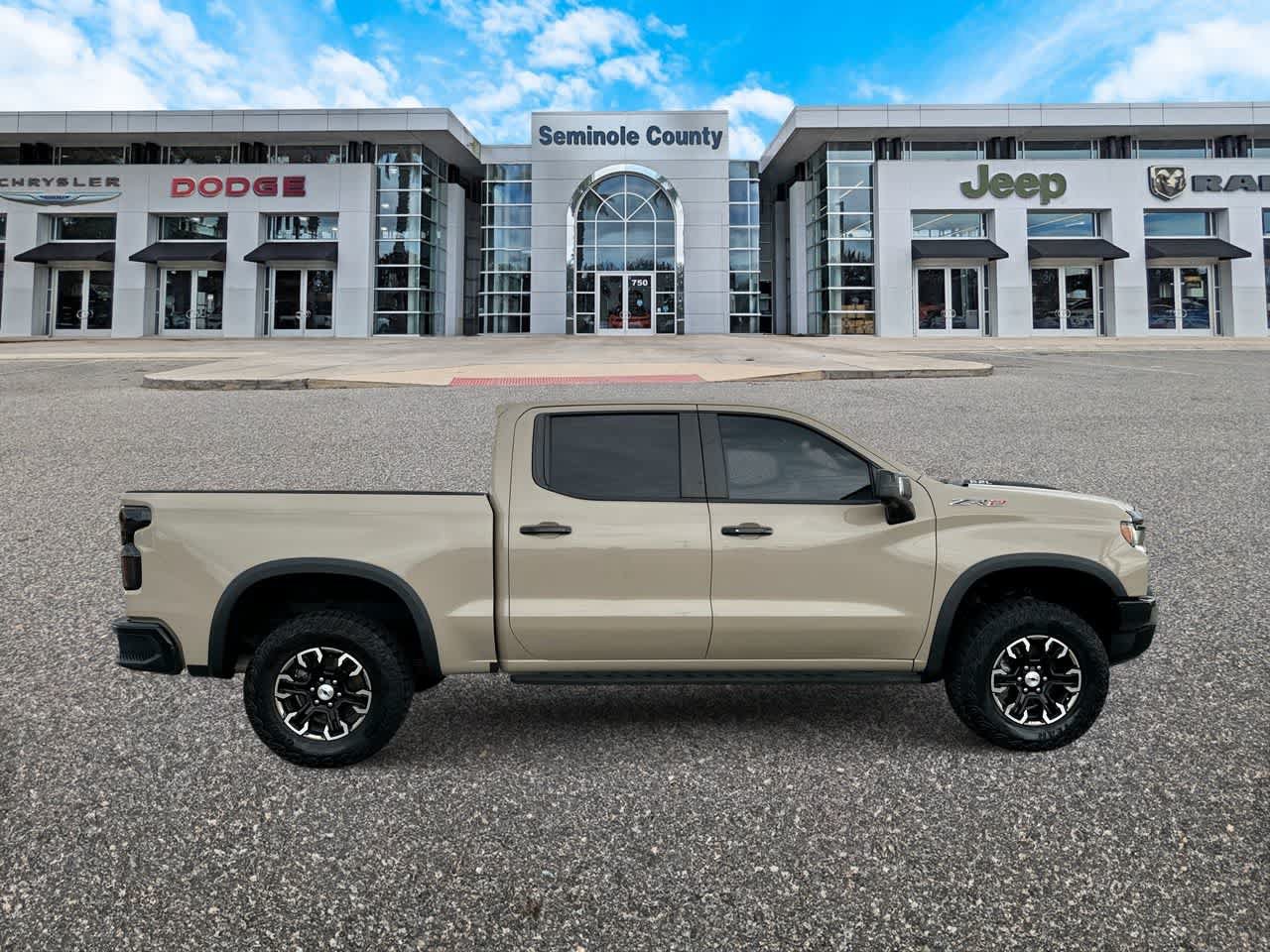 Used 2023 Chevrolet Silverado 1500 ZR2 AWD/4WD image 9