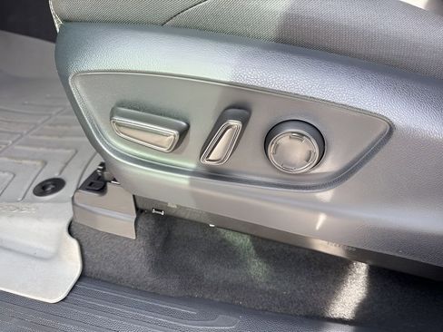 Used 2024 Toyota Tacoma TRD Off-Road image 10