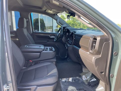 Used 2025 Chevrolet Silverado 1500 LT AWD/4WD image 21