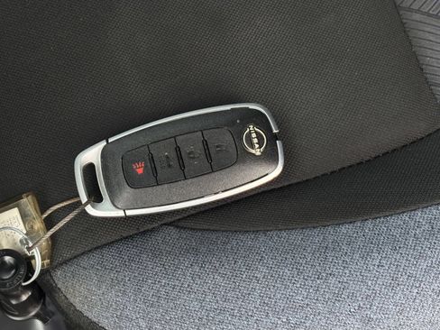 Used 2025 Nissan Versa SV FWD image 21