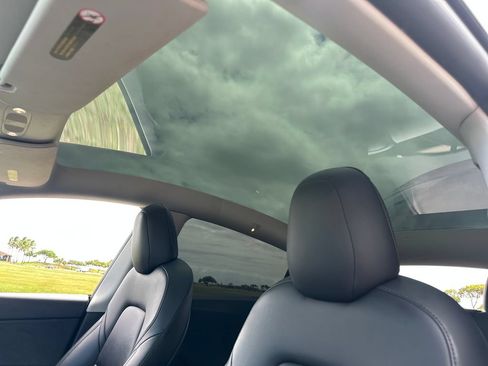 Used 2021 Tesla Model Y Long Range AWD/4WD image 19