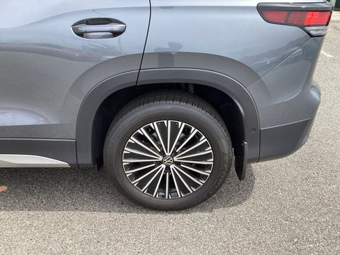 Used 2025 Volkswagen Tiguan S w/ 18" Wheel Package FWD image 22