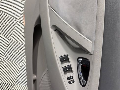 Used 2010 Toyota Camry LE image 11