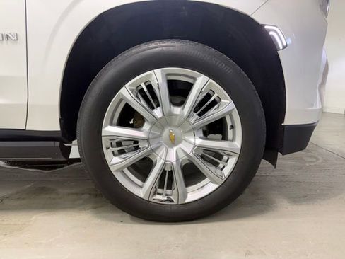 Used 2024 Chevrolet Suburban High Country image 34