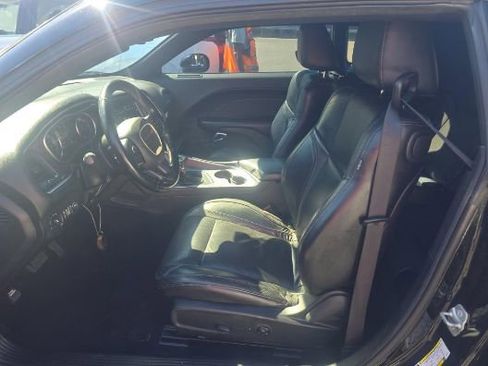 Used 2019 Dodge Challenger SXT w/ Plus Package image 9