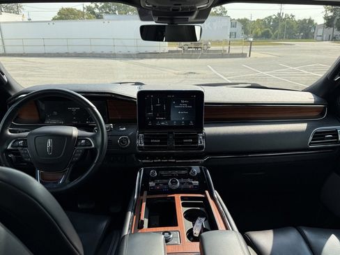Used 2020 Lincoln Navigator Reserve w/ Luxury Package image 18