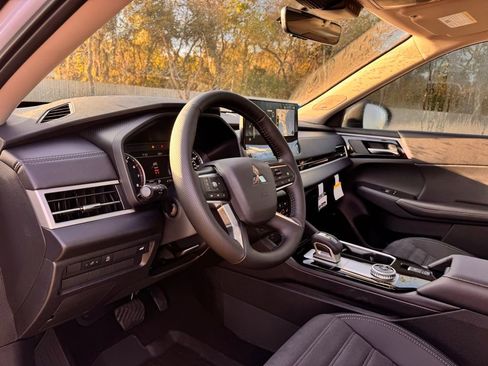 New 2026 Mitsubishi Outlander AWD image 28