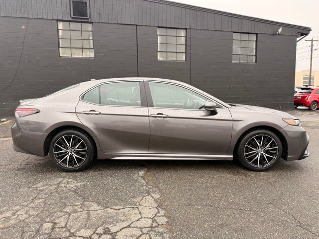 Used 2023 Toyota Camry SE FWD image 11