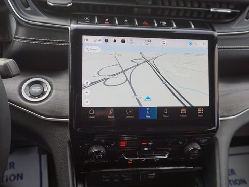 Used 2023 Jeep Grand Cherokee Limited image 20