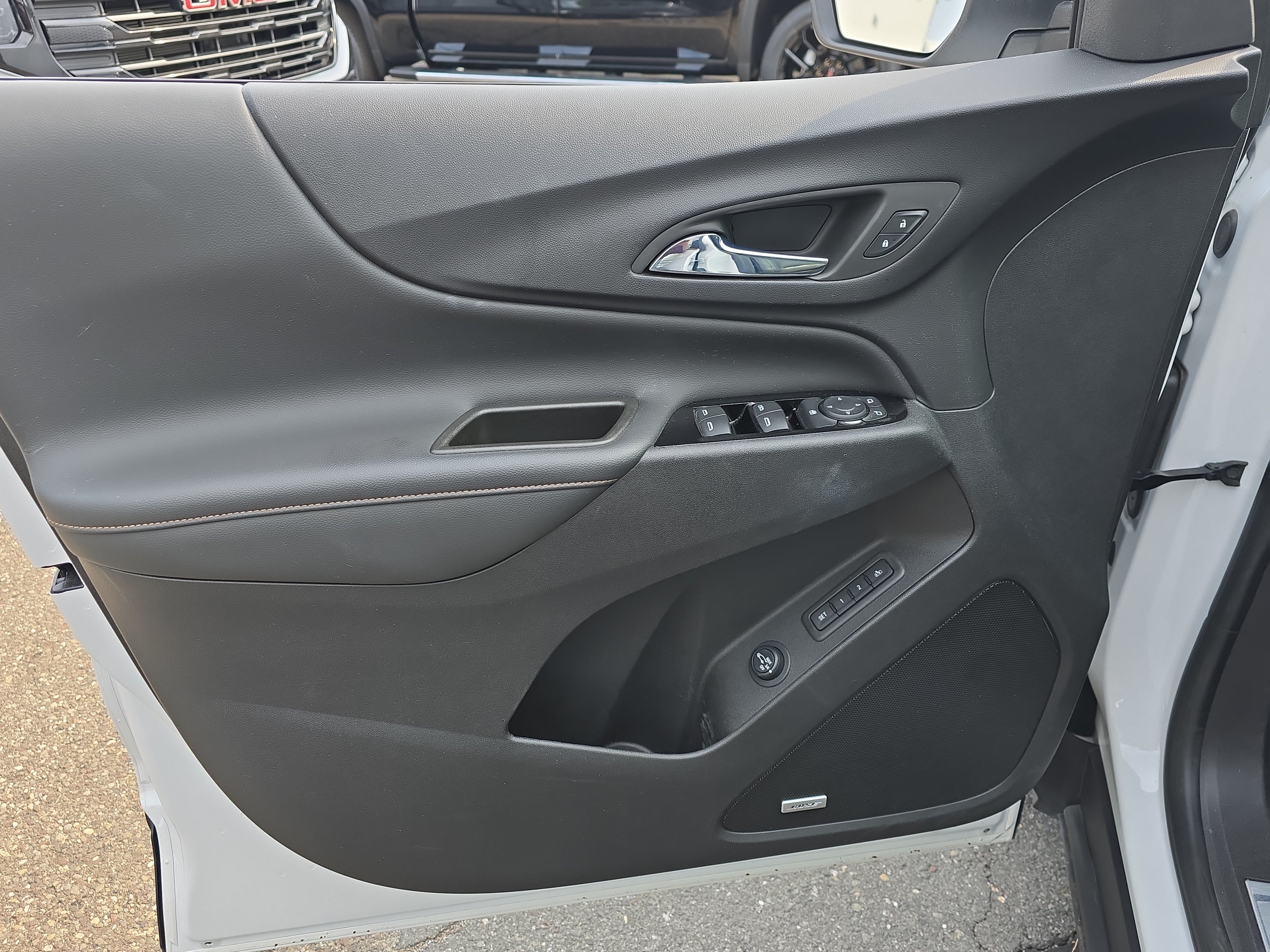 Used 2024 Chevrolet Equinox Premier AWD/4WD image 17