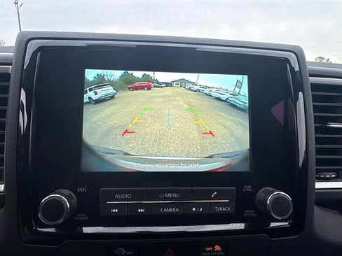 Used 2024 Nissan Frontier SV image 25