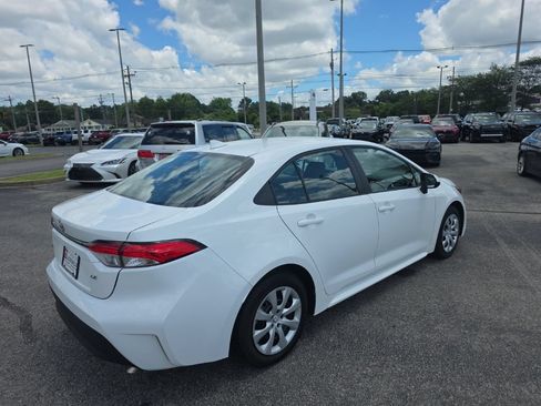 Used 2024 Toyota Corolla LE FWD image 4