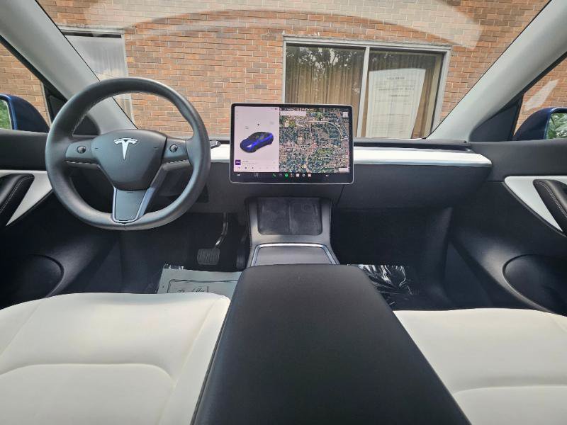 Used 2022 Tesla Model Y Long Range AWD/4WD image 39