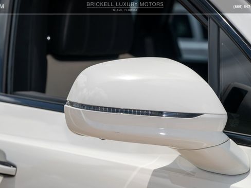 Used 2021 Bentley Bentayga Plug-In Hybrid AWD/4WD image 61