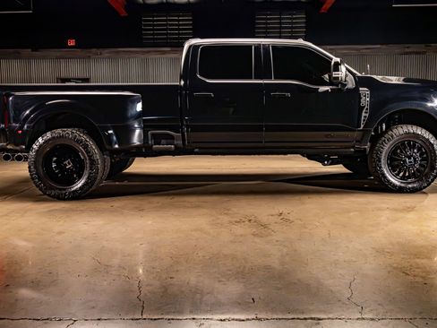 Used 2023 Ford F350 Lariat w/ Lariat Ultimate Package AWD/4WD image 11