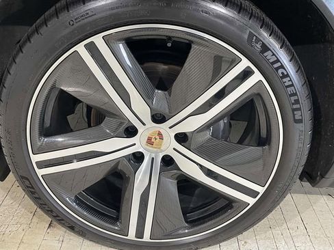 Certified 2025 Porsche Macan 4 Electric image 11