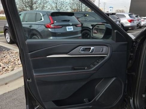 Used 2025 Ford Explorer ST-Line image 8