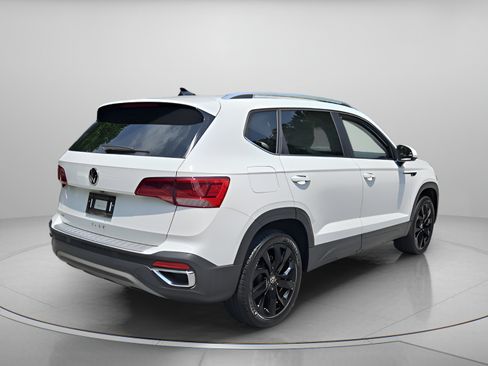Certified 2023 Volkswagen Taos SE FWD image 5
