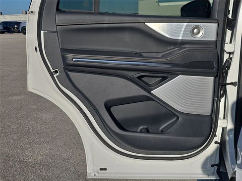 New 2026 Lincoln Navigator Black Label AWD/4WD image 12