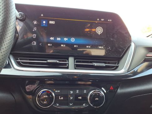 Used 2024 Chevrolet Trax RS FWD image 13