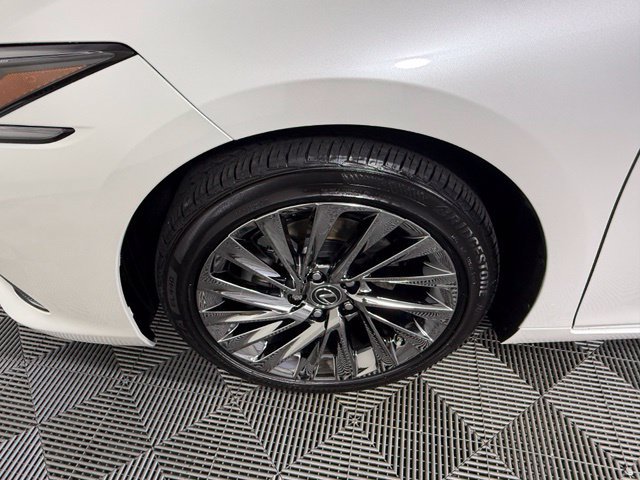Used 2025 Lexus ES 350 Ultra Luxury w/ Accessory Package (Z2) FWD image 17