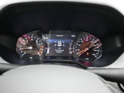 Used 2025 Jeep Compass Latitude AWD/4WD image 14