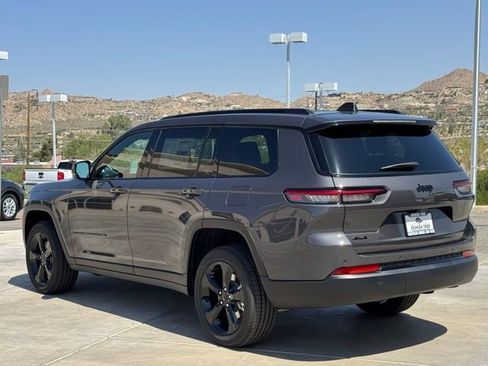 New 2025 Jeep Grand Cherokee L Altitude image 5