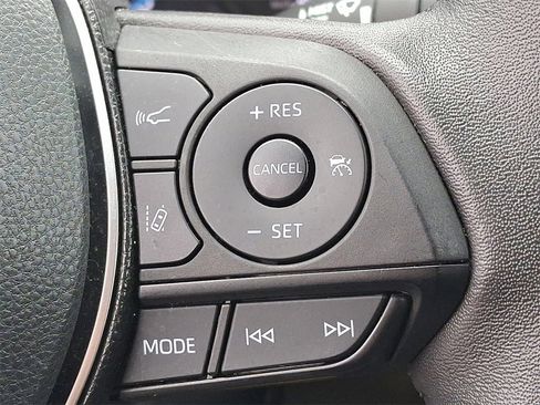 Used 2022 Toyota RAV4 XLE image 22