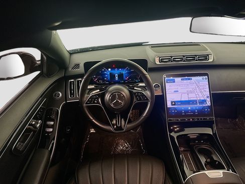 Used 2022 Mercedes-Benz S 500 4MATIC w/ AMG Line Package image 17