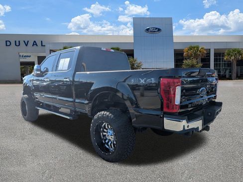 Used 2017 Ford F250 XLT w/ XLT Premium Package image 6