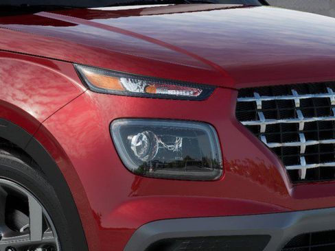 New 2025 Hyundai Venue SEL image 9