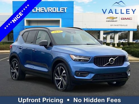 Used 2021 Volvo XC40 T4 R-Design w/ Advanced Package image 1