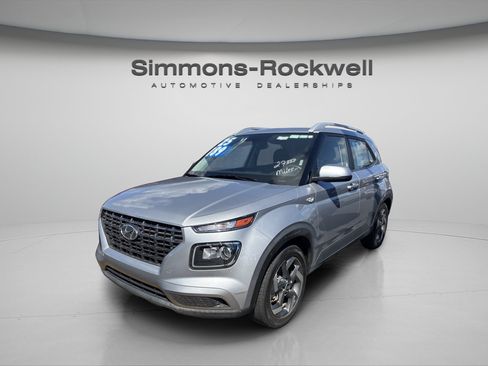 Used 2025 Hyundai Venue SEL FWD image 1