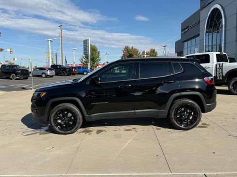 New 2025 Jeep Compass Latitude w/ Sun & Sound Group image 11