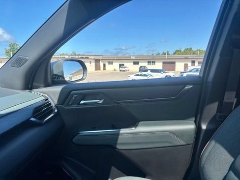 Used 2025 GMC Acadia AT4 w/ Luxury Package AWD/4WD image 12