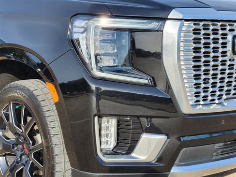 Used 2023 GMC Yukon XL Denali image 9
