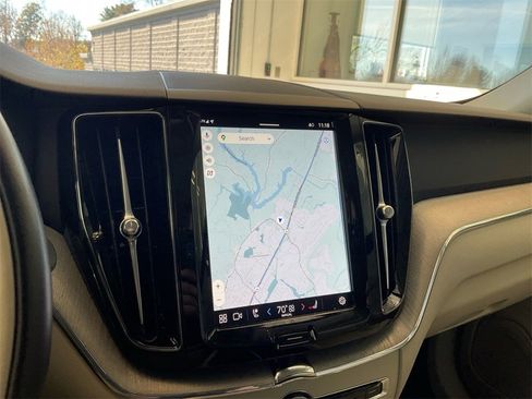 Certified 2024 Volvo XC60 B5 Plus image 19