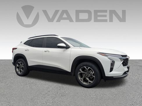 Used 2024 Chevrolet Trax LT w/ Driver Confidence Package image 3