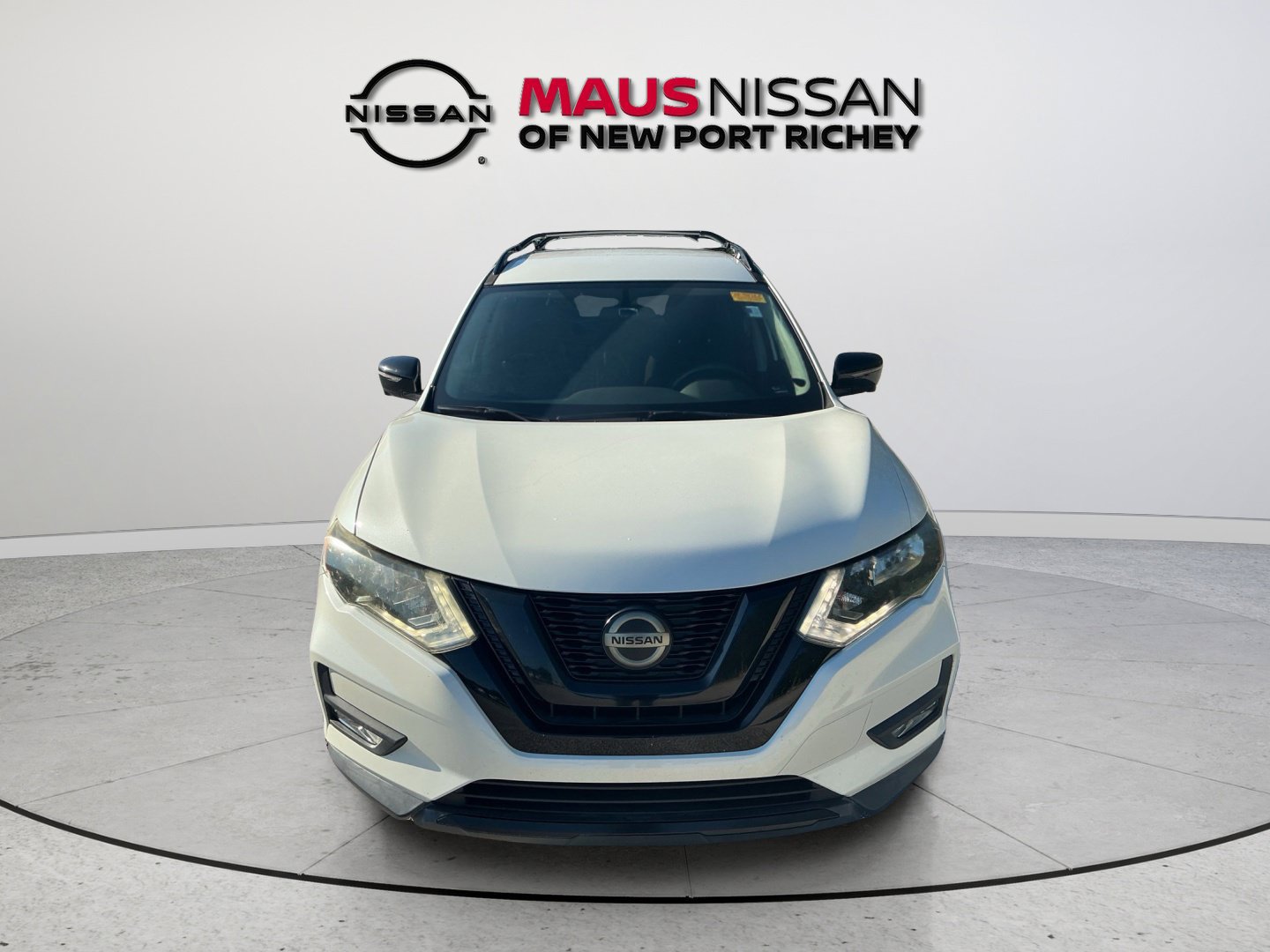 Used 2018 Nissan Rogue SV w/ Premium Package FWD image 3