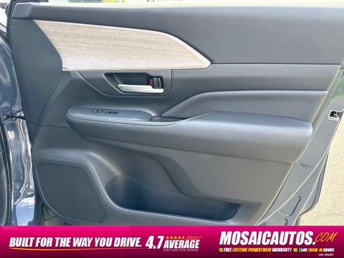 Used 2025 Toyota Grand Highlander AWD image 9