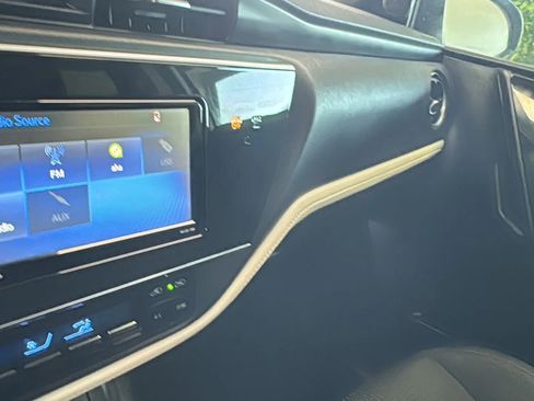 Used 2018 Toyota Corolla iM FWD image 17