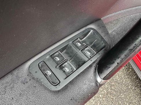 Used 2017 Volkswagen GTI SE image 26