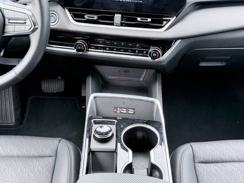 Used 2026 Chevrolet Equinox LT w/ Convenience Package II FWD image 18