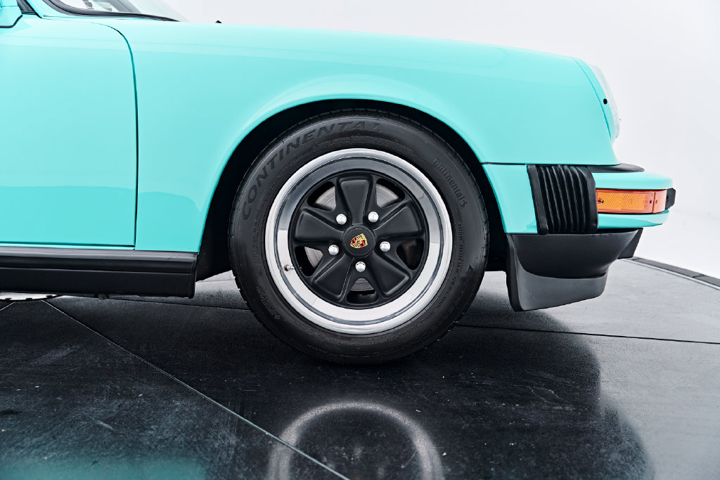 Used 1988 Porsche 911 Carrera RWD image 28