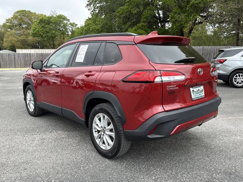 Used 2022 Toyota Corolla Cross LE FWD image 3