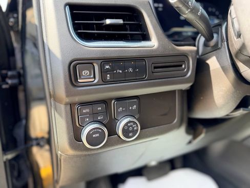 Used 2023 GMC Yukon XL SLT AWD/4WD image 22